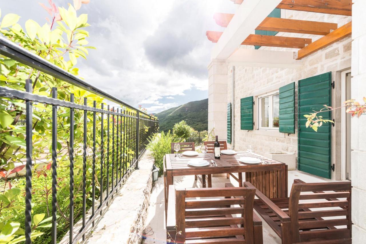 Вилла Lavender House With Shared Pool Херцег-Нови Экстерьер фото